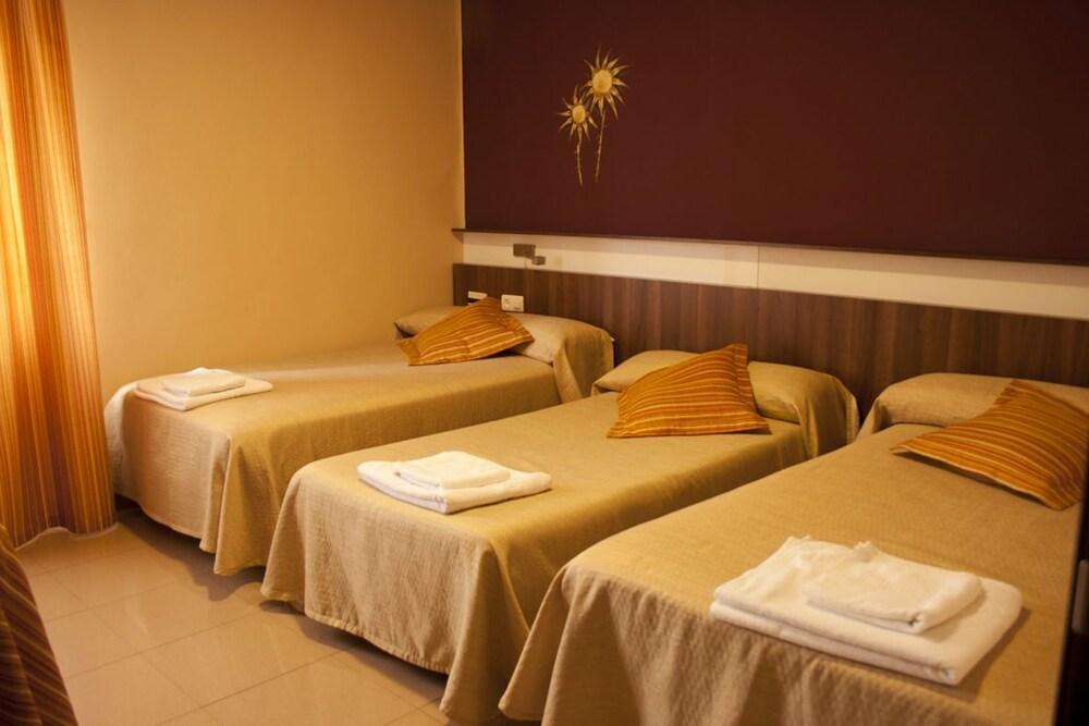 Hostal Valdepenas By Bossh Hotels Exterior photo