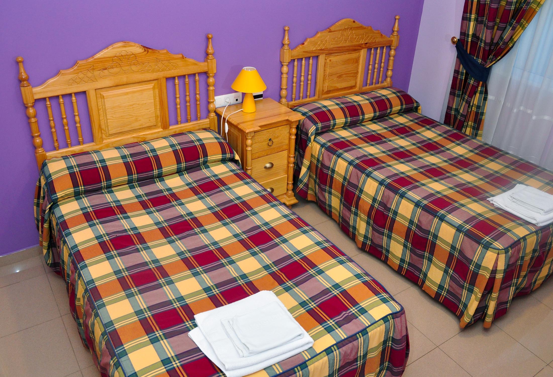 Hostal Valdepenas By Bossh Hotels Exterior photo