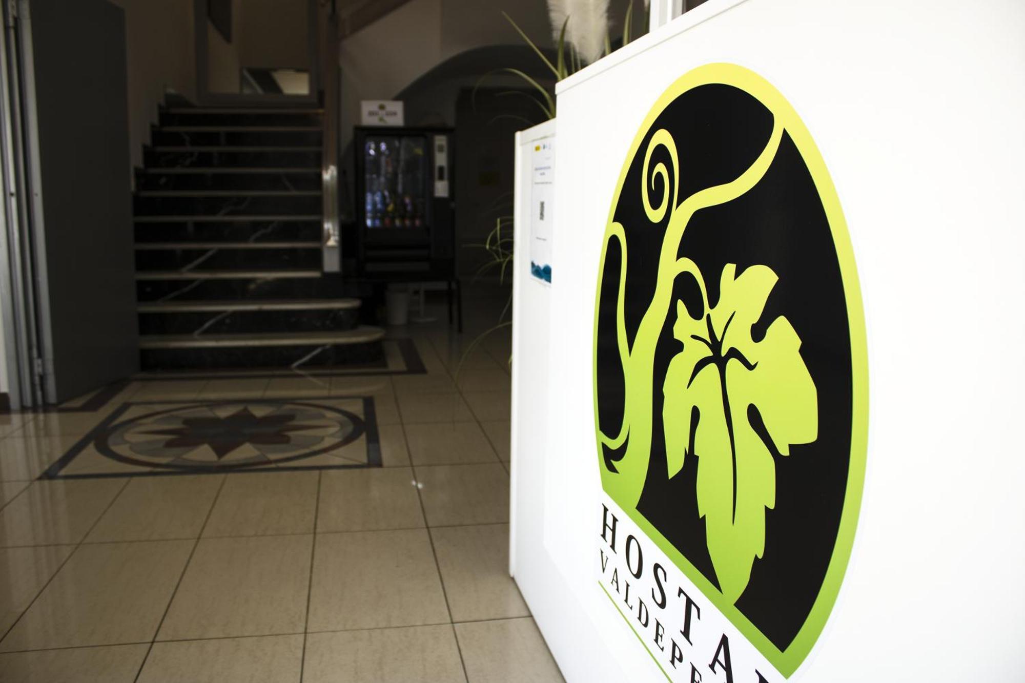 Hostal Valdepenas By Bossh Hotels Exterior photo
