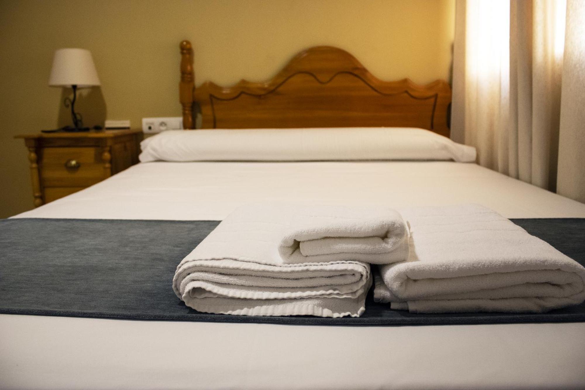 Hostal Valdepenas By Bossh Hotels Exterior photo